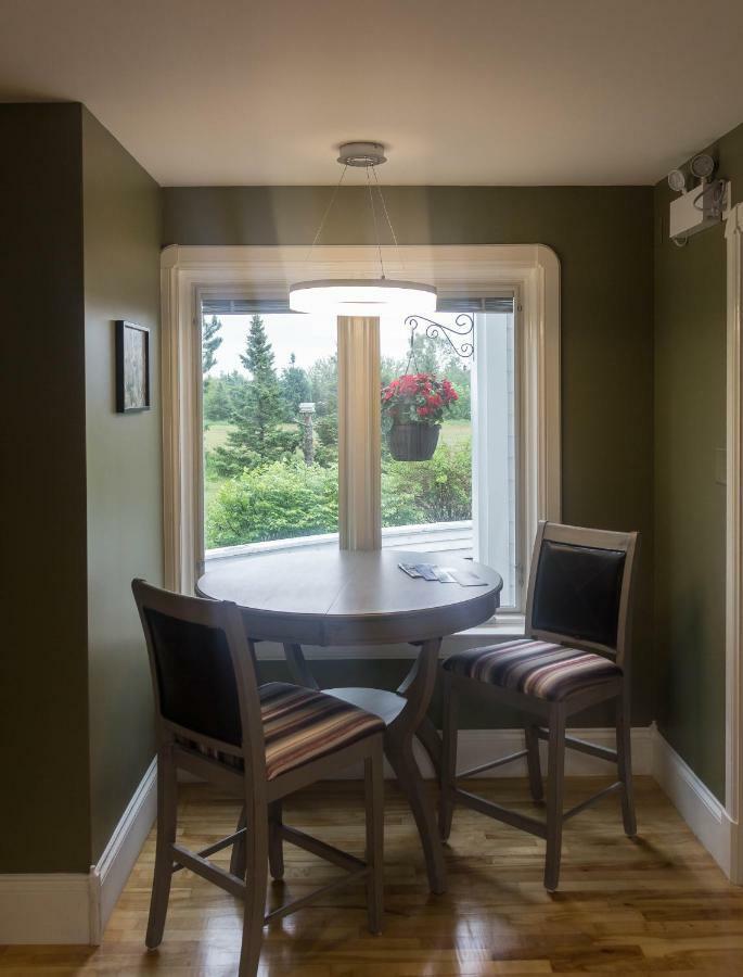 Fox Point Inn Parrsboro Экстерьер фото